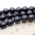 Гранат (сорт Б), диаметр 10,4-10,6 мм, цена за 9 шт (1/4 нити)