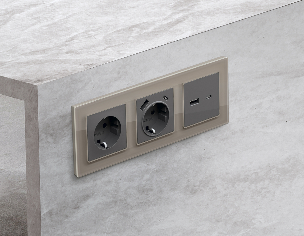 AP6610 Лицевая панель ALFA (Антрацит серый) для розетки 2USB тип A+C QUANT