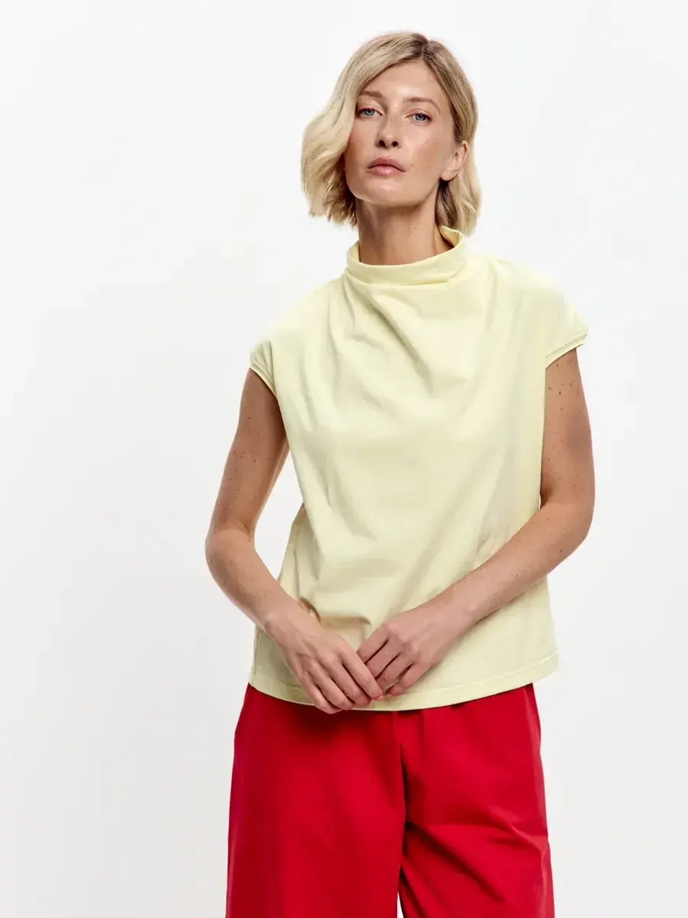 Футболка дизайнерская с цельнокроеным воротником