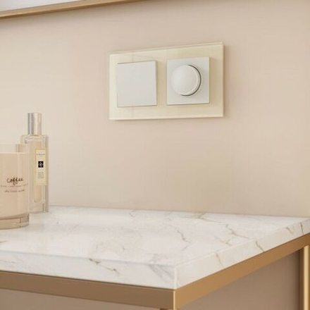 / Рамка на 2 поста Favorit (молочный, стекло)