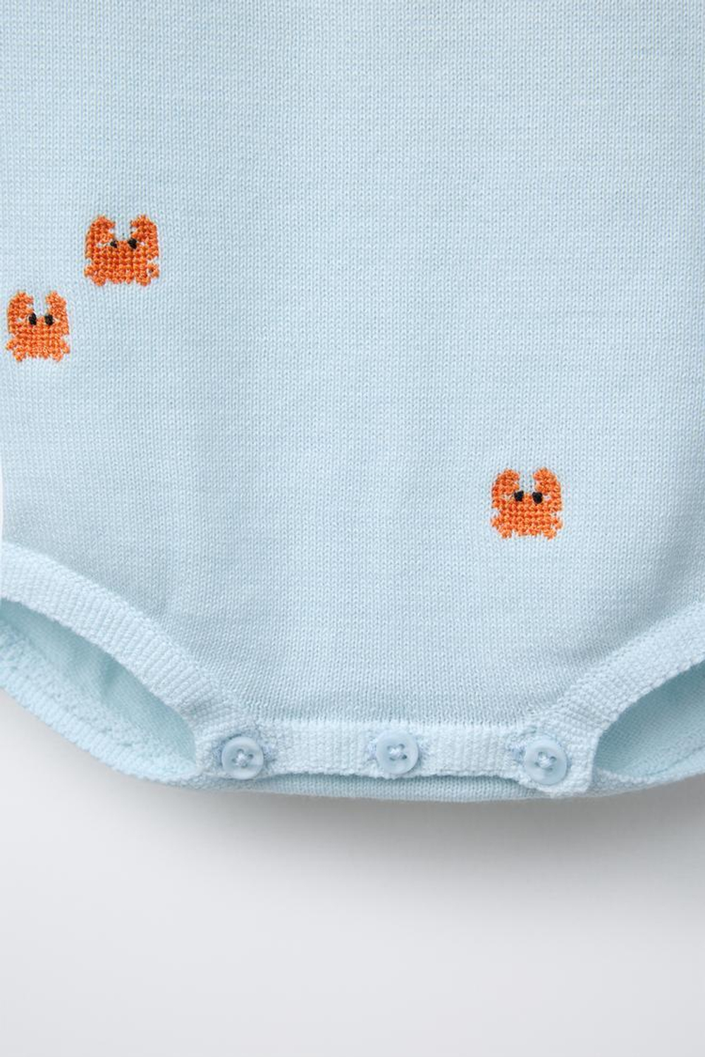 ZARA ТРИКОТАЖНЫЙ КОМБИНЕЗОН С ВЫШИВКОЙ «КРАБ» И «РЫБЫ», ГОЛУБОЙ