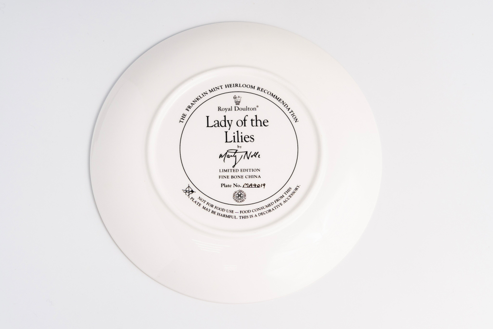 Коллекционная декоративная тарелка «Леди Лилия» (Lady of the Lilies) из серии Flower Maiden