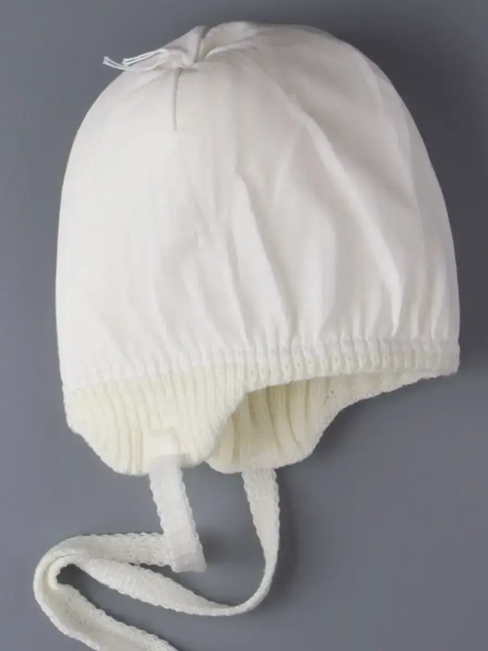Шапка для девочки со снудом, демисезонная, молочная