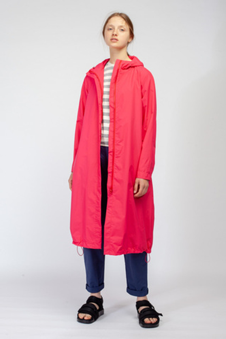 Плащ из мембраны цвета фуксия