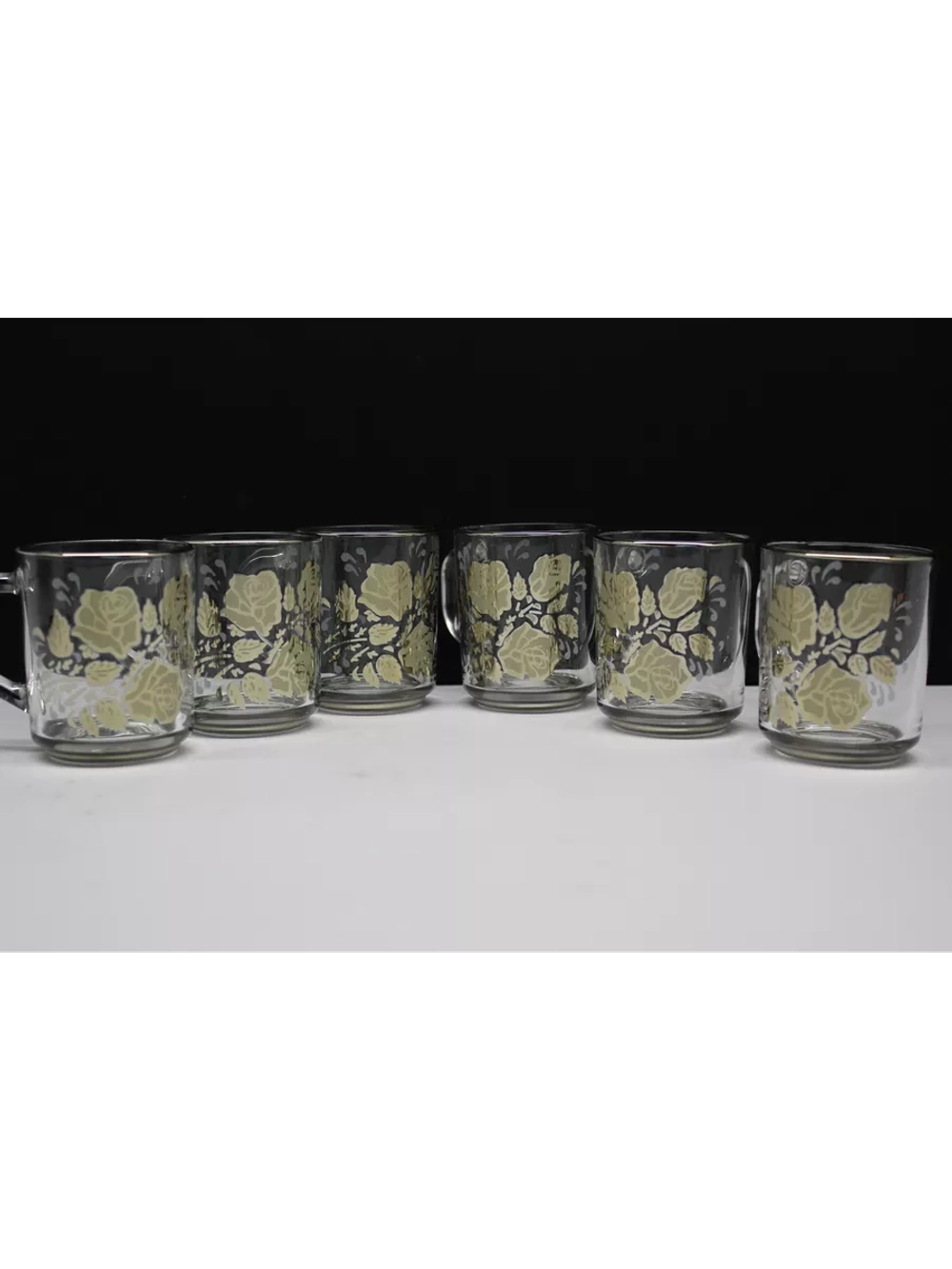 Набор кружек для чая и кофе.