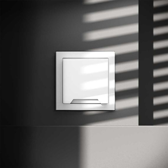 Розетка встраиваемая Voltum S70 с заземлением, защитными шторками и крышкой 16А, (белый глянцевый) VLS040301