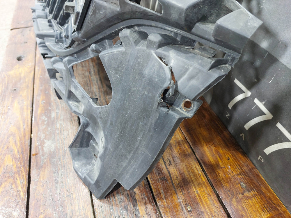 Решетка радиатора Mazda 6 (GJ) 18-нв Б/У Оригинал GSH750719