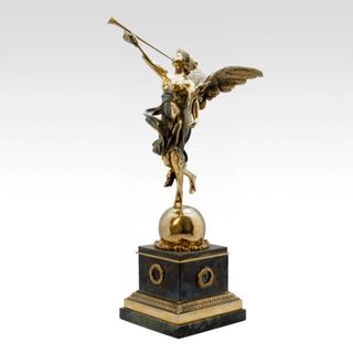 Скульптура "Ангел трубящий" (на камне)