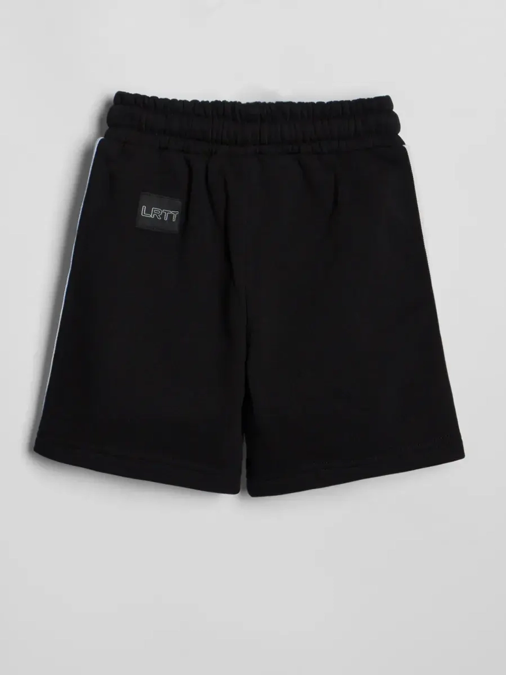 Спортивные шорты для мальчика на лето