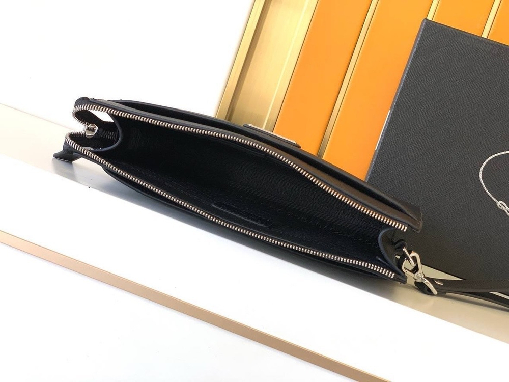 Клатч Prada