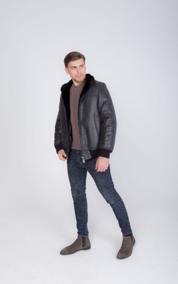 короткая мужская дубленка из овчины с мехом