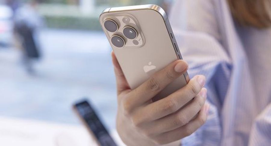 Российские покупатели iPhone 16 сбежали из магазинов в маркетплейсы