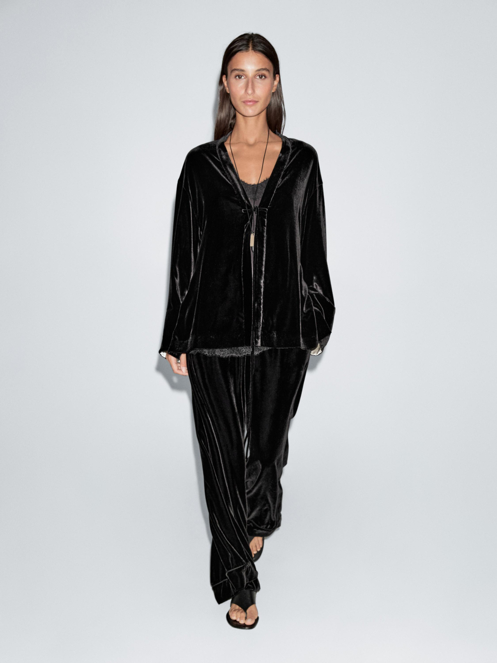 Massimo Dutti Бархатное кимоно с контрастными деталями, черный