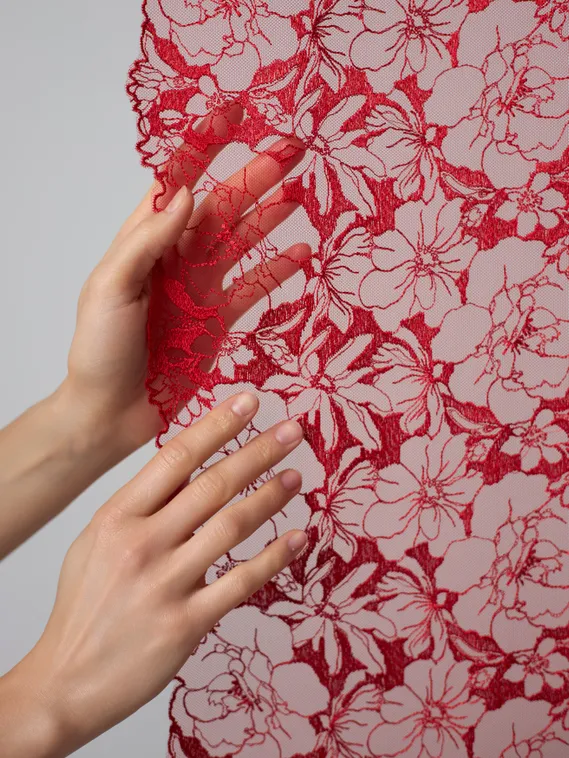 05-98 ОПТ Вышивка на неэл. сетке 23 см, красный