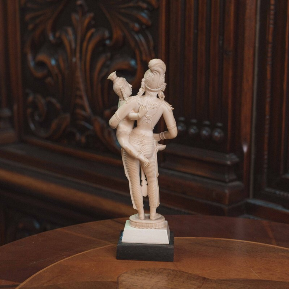 Окимоно «Яшода с маленьким Кришной»