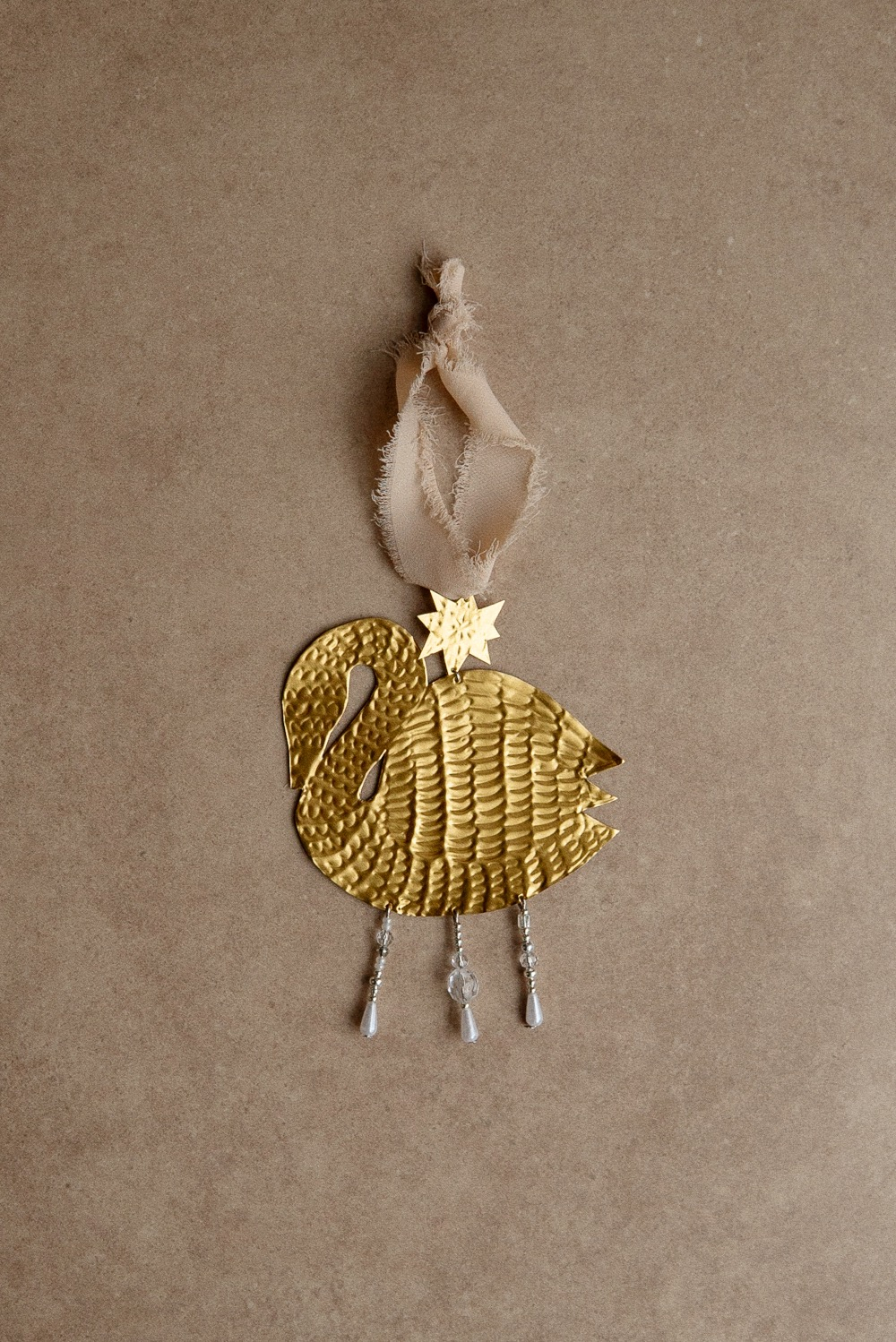 Новогодняя игрушка Лебедь