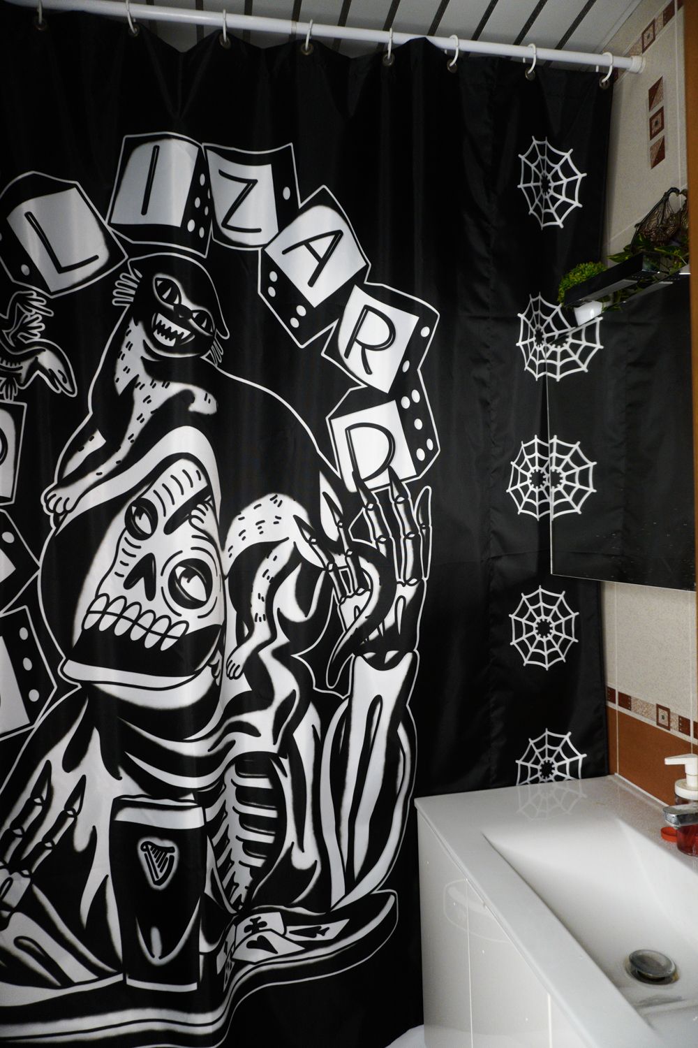 Шторка для ванной Old Lizard Bathroom Curtain Reaper