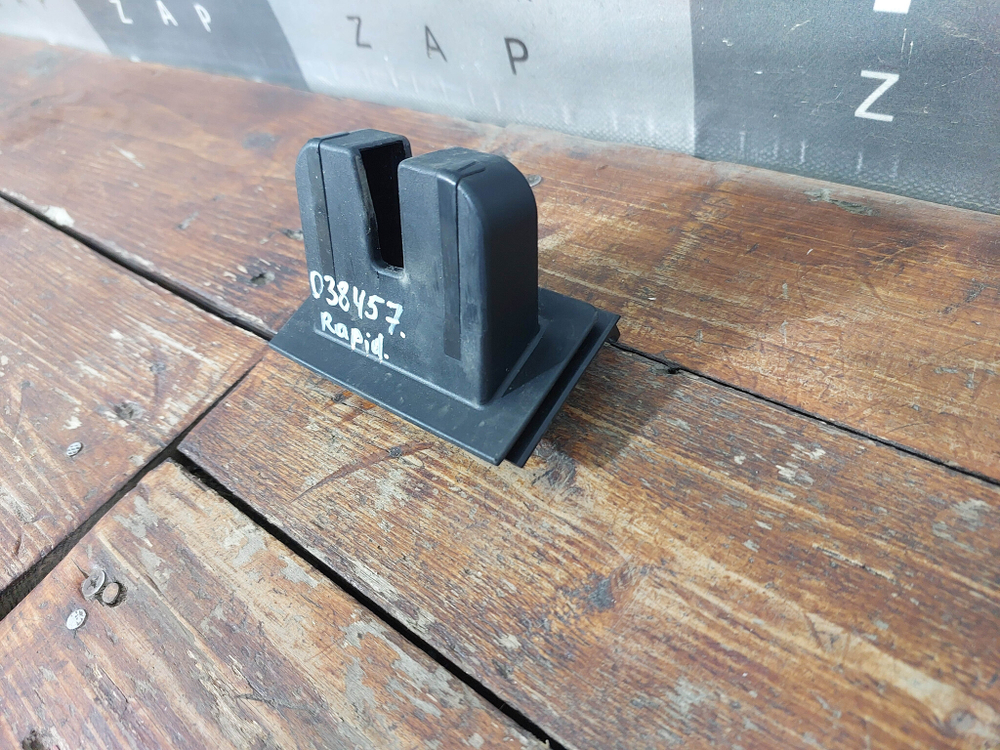 Кожух замка багажника Skoda Rapid 1 12-20 Б/У Оригинал 5JA827520