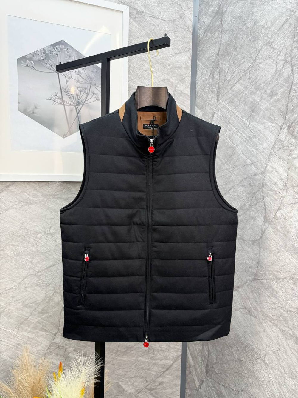 Безрукавка Kiton