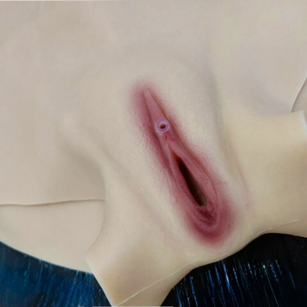 Шорты с половыми губами и вагиной