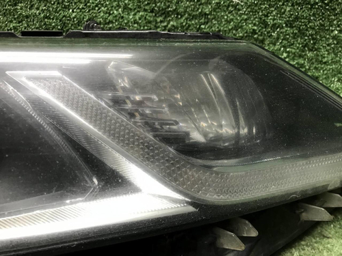 Битая Фара правая Toyota Camry xv70 (17-нв) LED