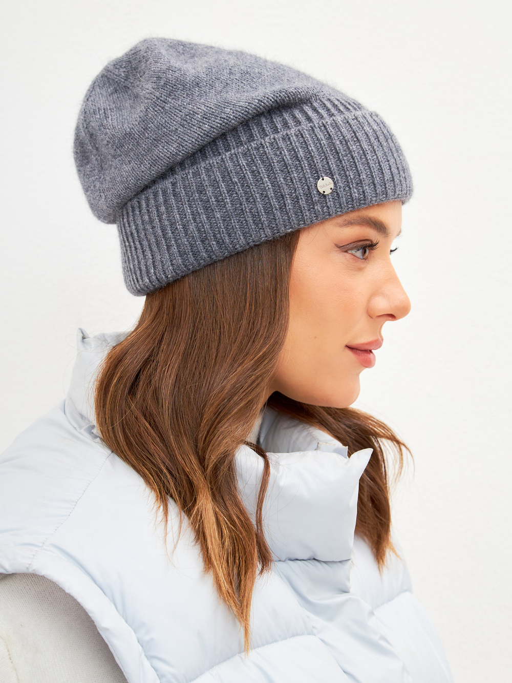 Шапка FABI удлиненная одинарная c отворотом с содержанием 
шерсти енота и ангоры