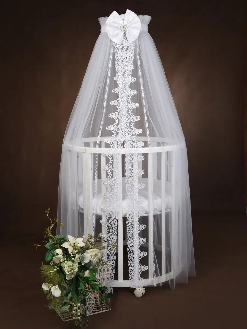 Балдахин с кружевом и брошью "Версаль"