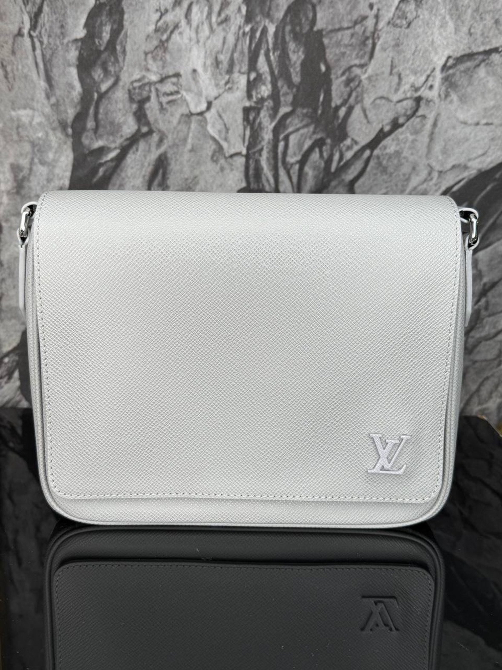 Сумка через плечо/мессенджер Louis Vuitton District PM