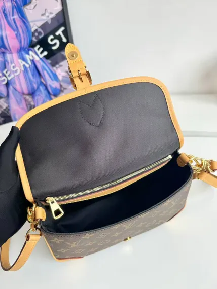 Сумка Louis Vuitton Diane лососевый