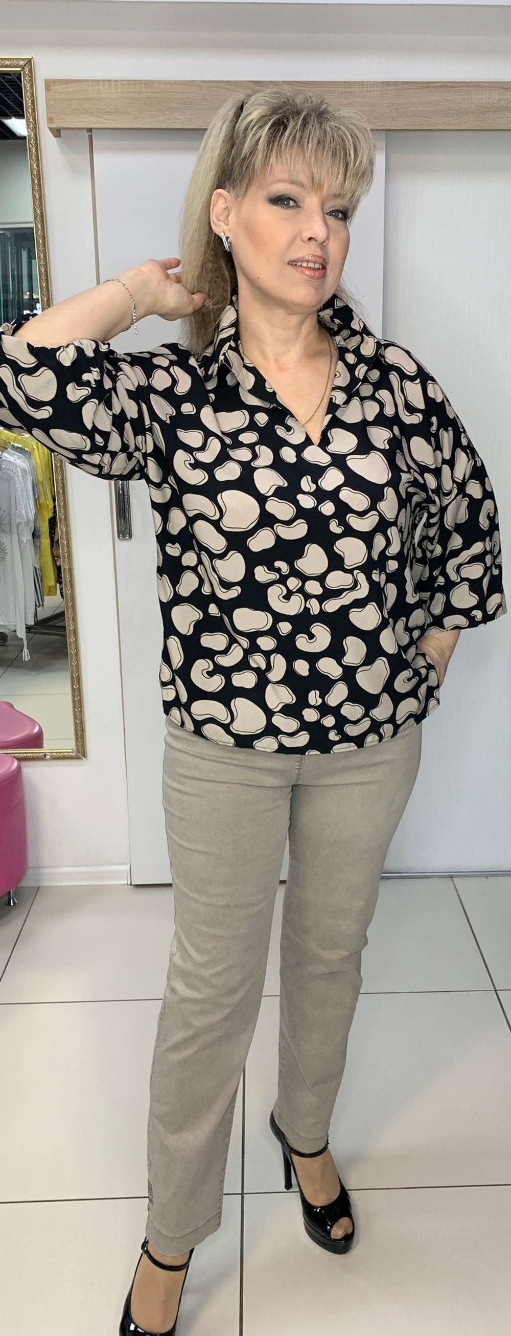 Блузон в черно-бежевых тонах