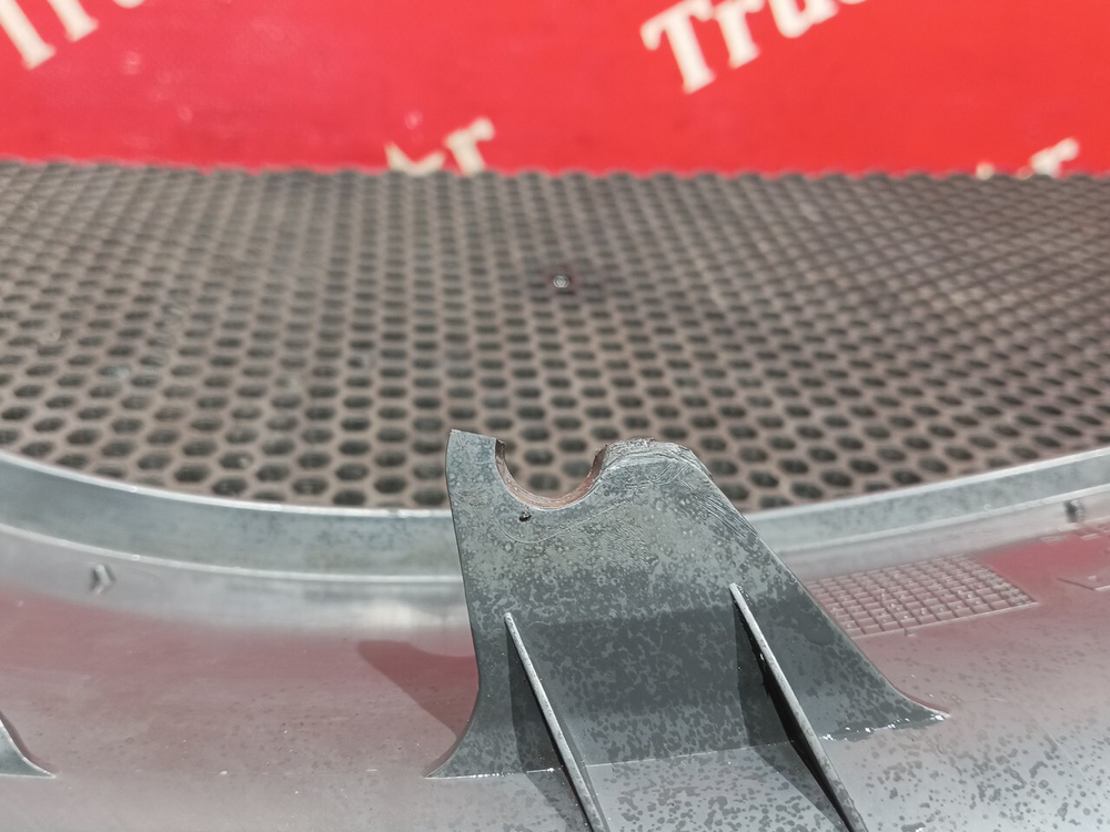 Накладка фары левой