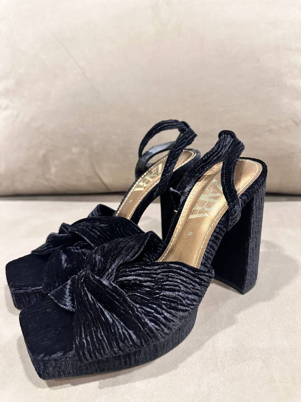 Босоножки Zara