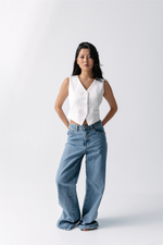 Жилет из атласной ткани