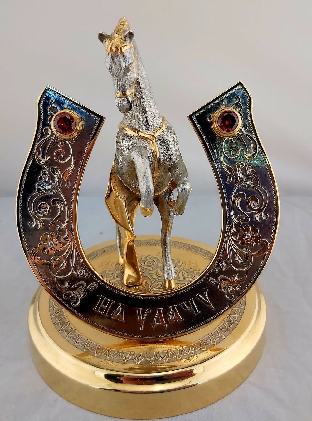 Конь с подковой "На удачу"  (Златоуст) с фианитами
