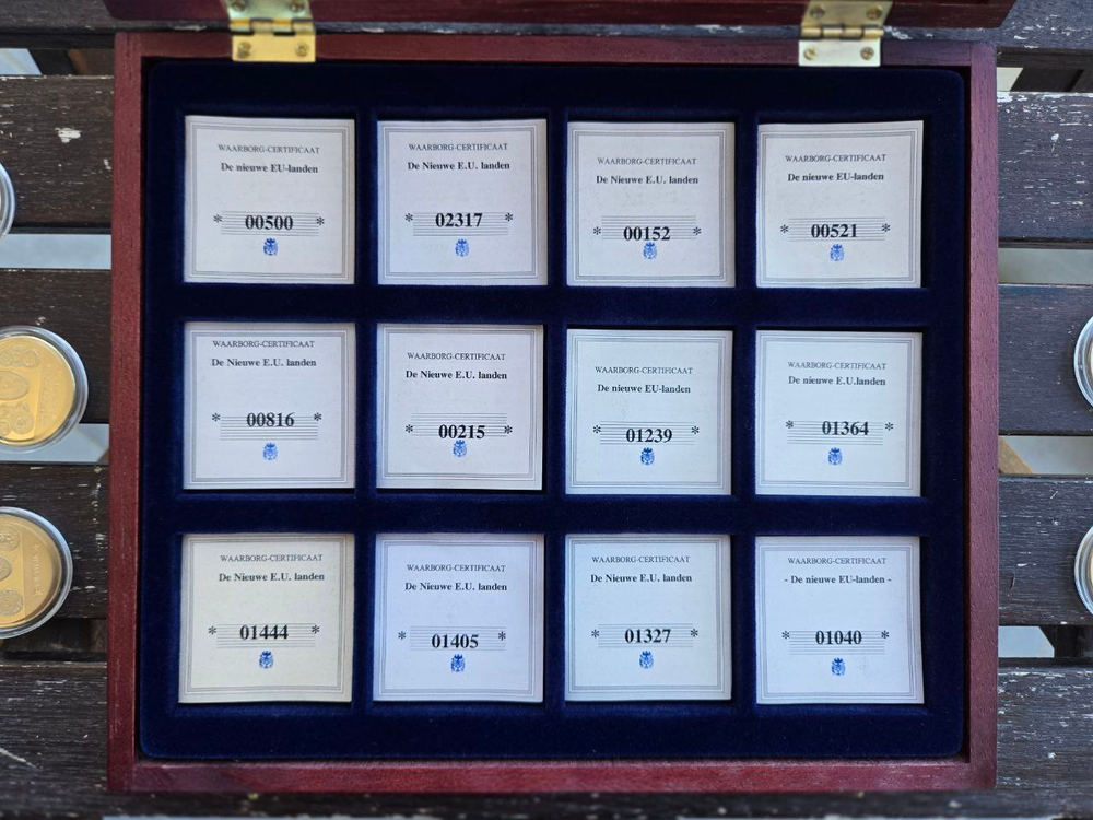 Europe. Exquisite Collection of 12 Euro-Themed Medals — A Numismatic Treasure in a Luxurious Display Case