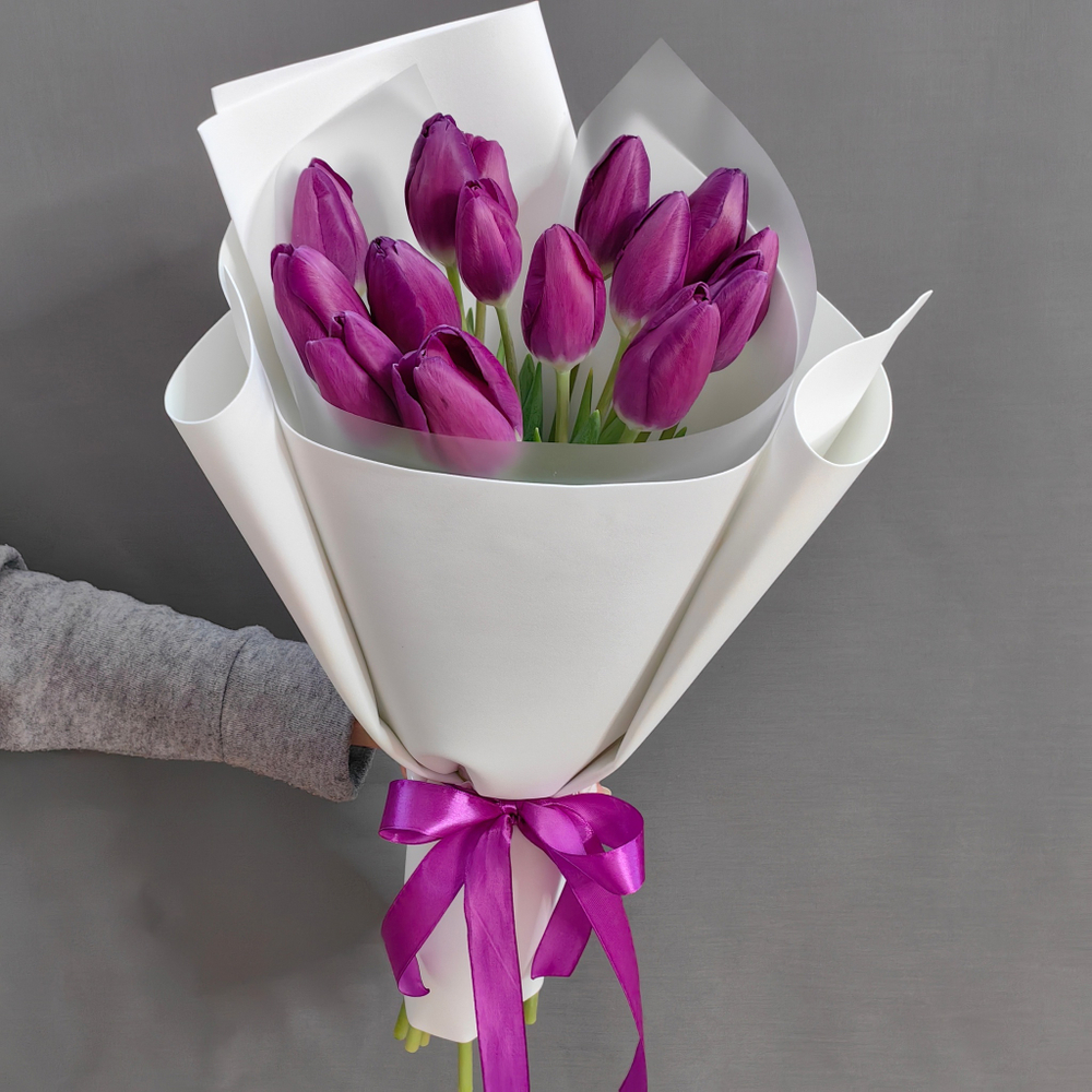 Букет из 15 фиолетовых тюльпанов