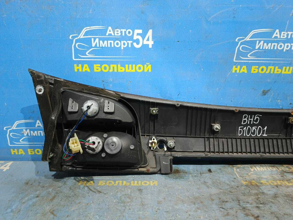 Вставка в багажник центральная SUBARU LEGACY 1998-2003