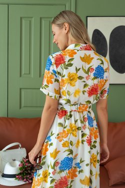 Платье с яркими цветами из шифона