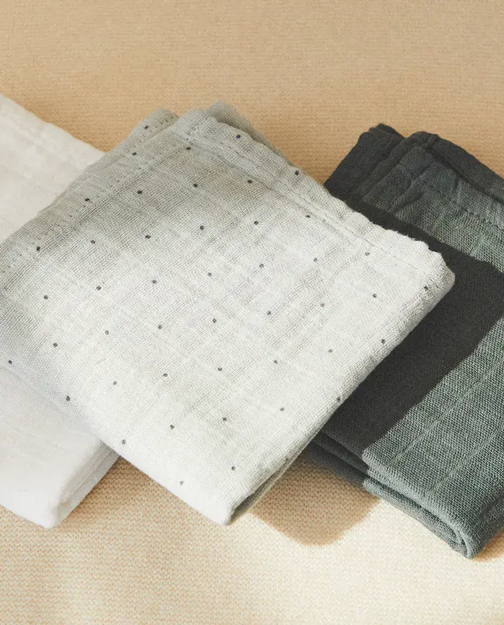 ZARA HOME ДЕТСКОЕ МУСЛИНОВОЕ ПОЛОТЕНЦЕ (НАБОР ИЗ 3 ШТ.), ЗЕЛЕНЫЙ