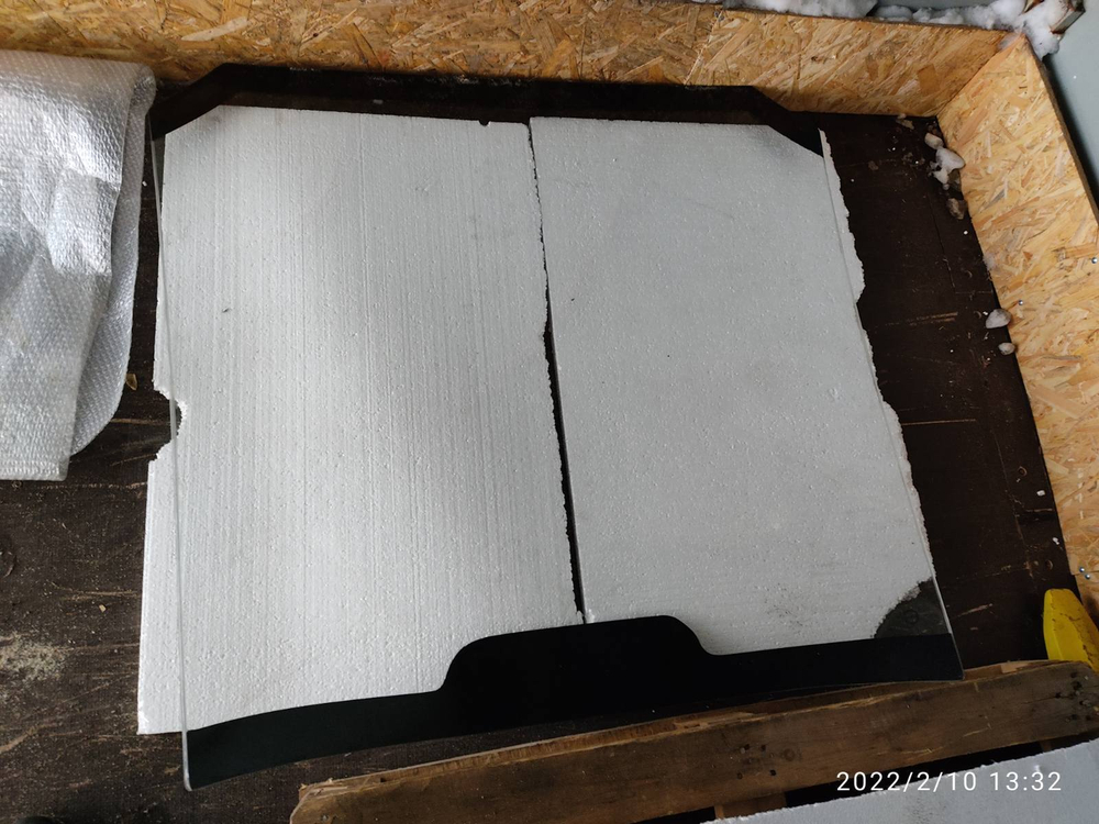 Стекло лобовое центральное  VOLVO L180F