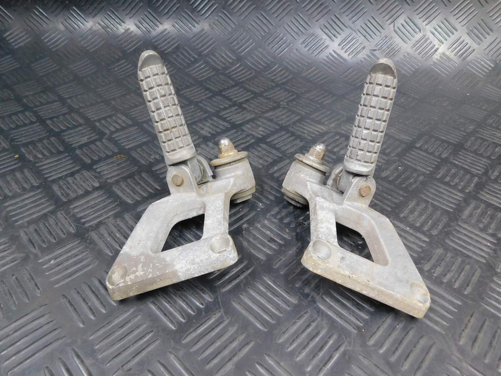 Подножки пассажирские Kawasaki ZZR 400 98 (с кронштейнами) 052993