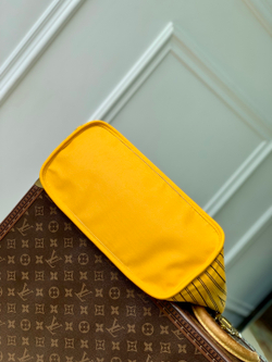Louis Vuitton Neverfull Bandouliere Inside Out MM