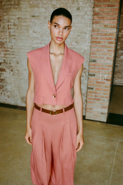 ZARA УКОРОЧЕННЫЙ ЖИЛЕТ С КЛАПАНАМИ ИЗ ЛЬНЯНОЙ ТКАНИ, МАРСАЛА