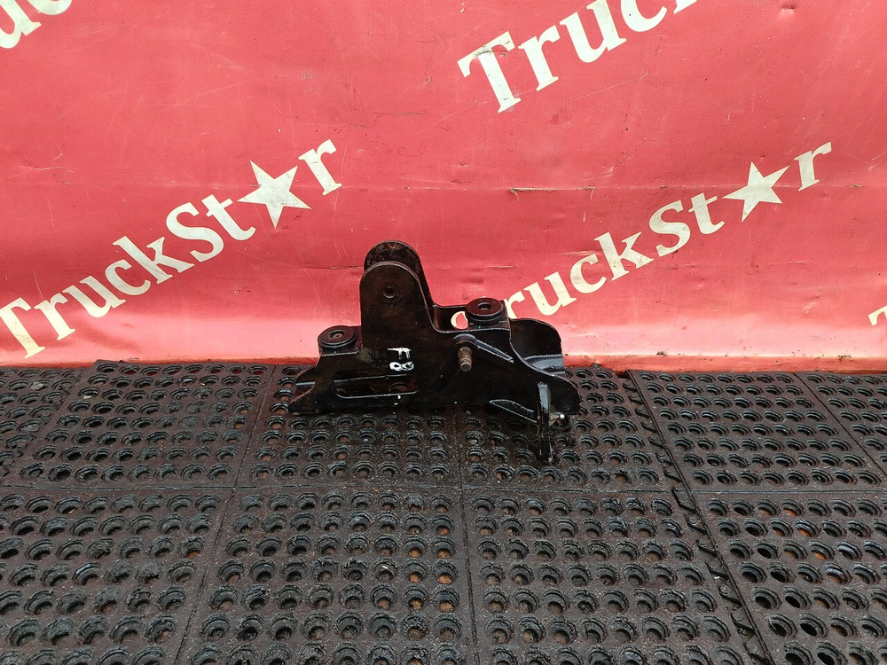 Кронштейн торсиона кабины левый 2023г.