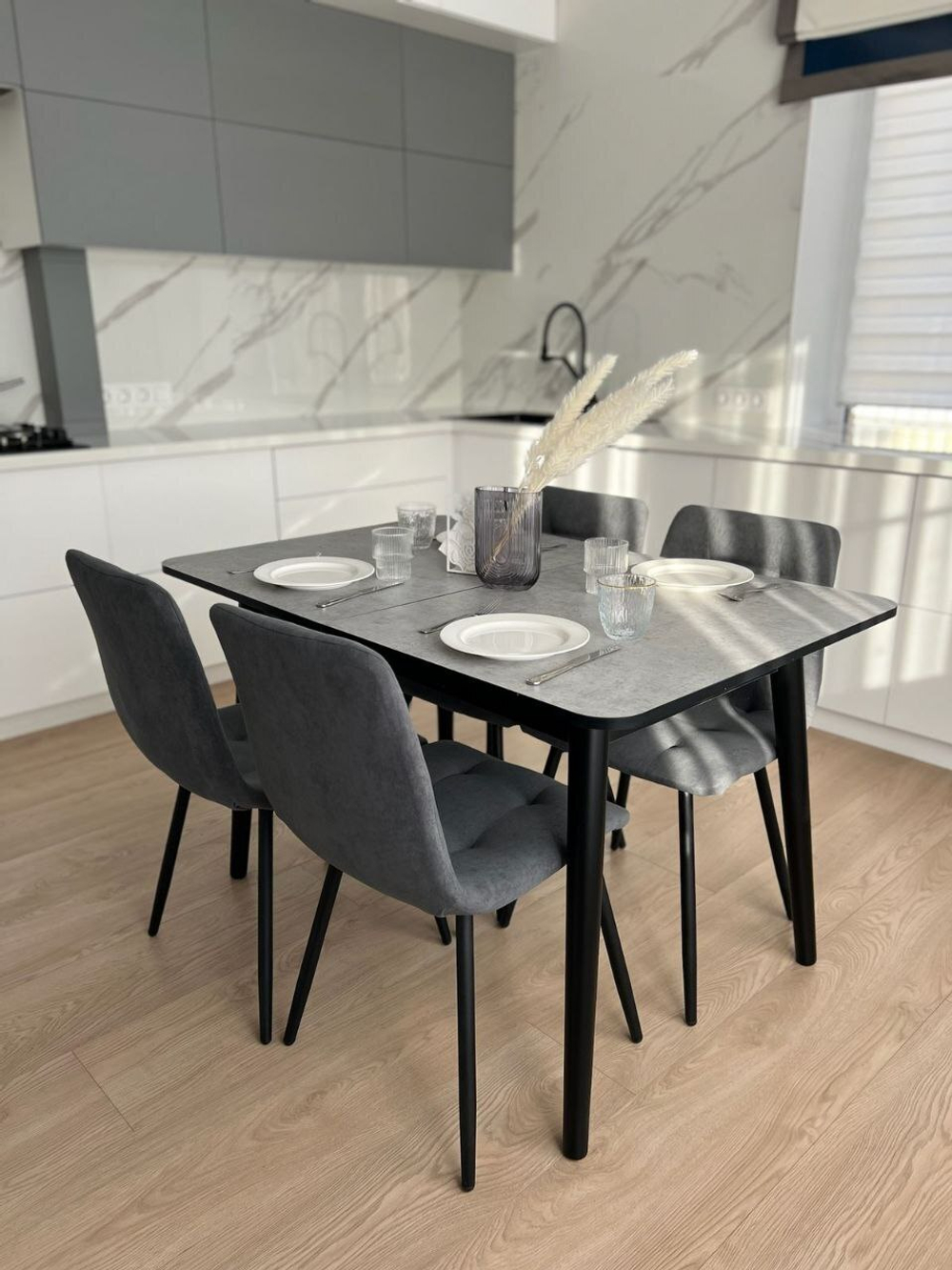 Кухонный раздвижной стол "Бетон" и 4 стула Дублин