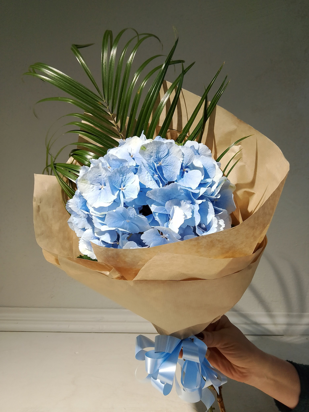 Комплимент с гортензии небесно-голубого цвета (М0030)