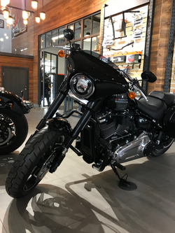 Sport Glide Harley-Davidson Softail Vivid Black 2021
