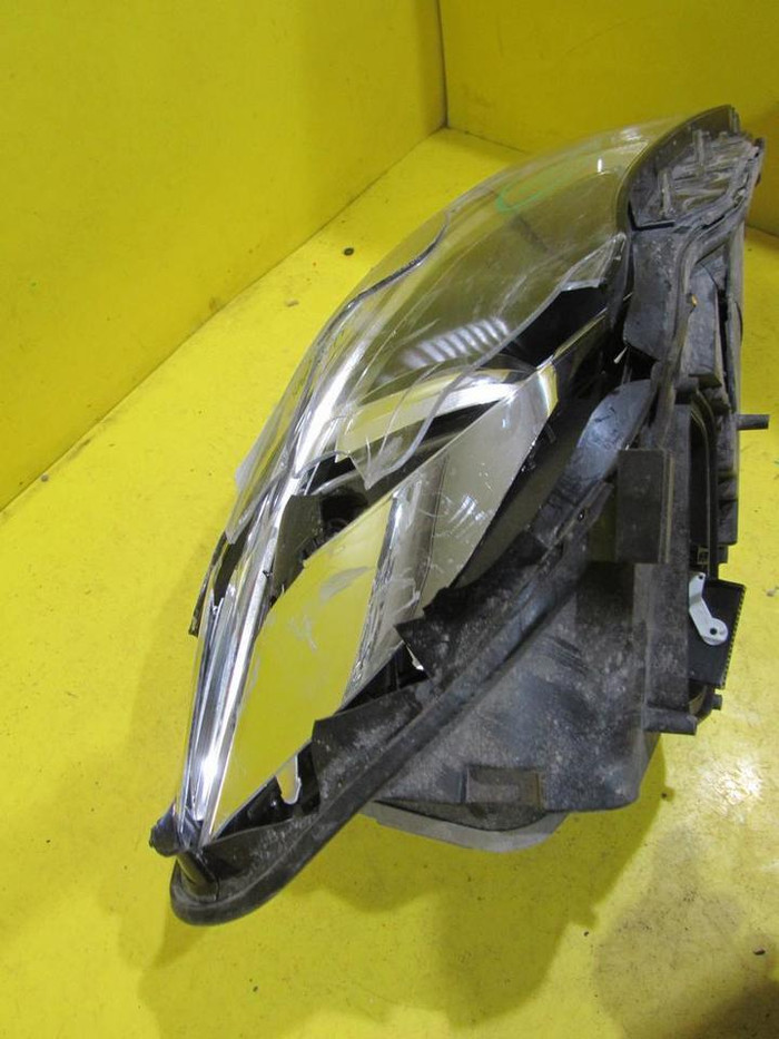 Битая Фара правая Mercedes CLA C117 (2016-2019) LED