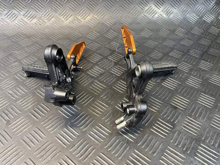 Подножки водительские KTM 250 Duke 2020 (с кронштейнами)