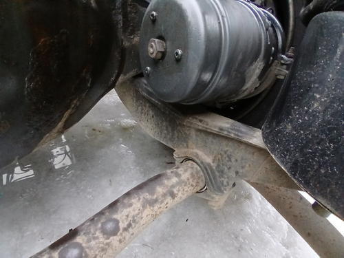 Кронштейн пневморессоры правый 2017г.